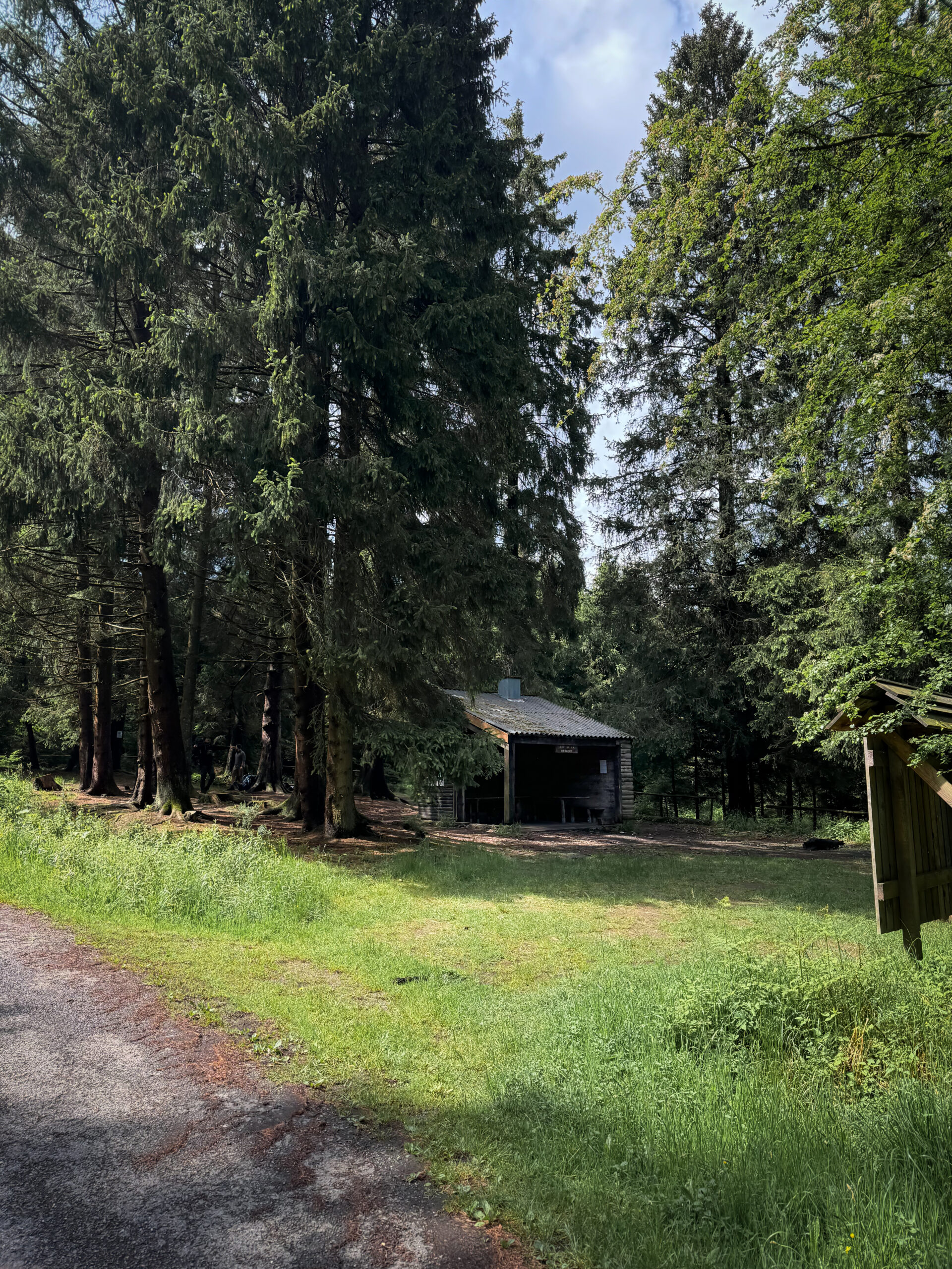 Aire de bivouac dans les Hautes-Fagnes. L'aire de bivouac de la Bergerie.